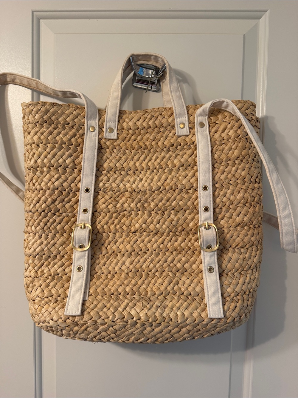 l*space Natural Straw Tote with White Canvas Straps beach bag.